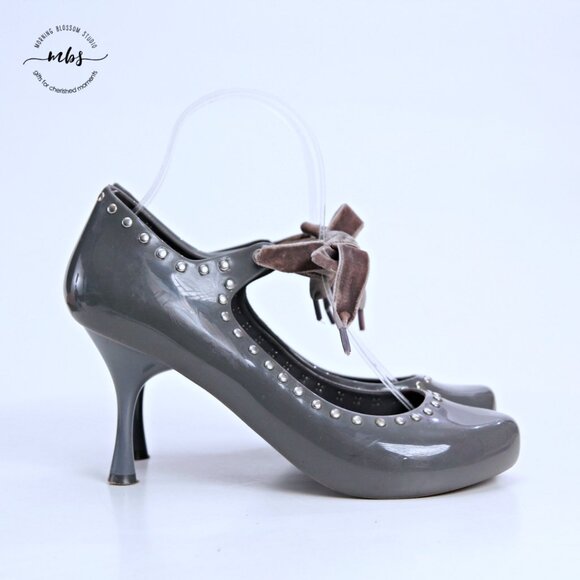 Melissa + Doc Dog Gray Ribbon Tie Stud Heels Gray Silver Women US 8 EU 39 - Picture 1 of 13